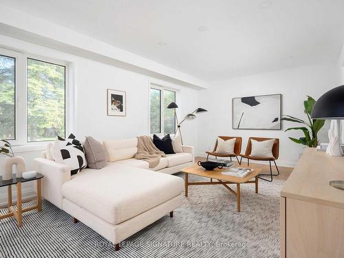 3 Cassidy Pl, Toronto, ON - Indoor Photo Showing Living Room