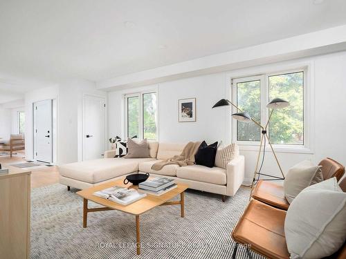 3 Cassidy Pl, Toronto, ON - Indoor Photo Showing Living Room