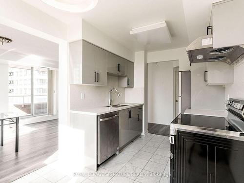 1707-35 Empress Ave, Toronto, ON - Indoor Photo Showing Kitchen