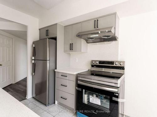 1707-35 Empress Ave, Toronto, ON - Indoor Photo Showing Kitchen