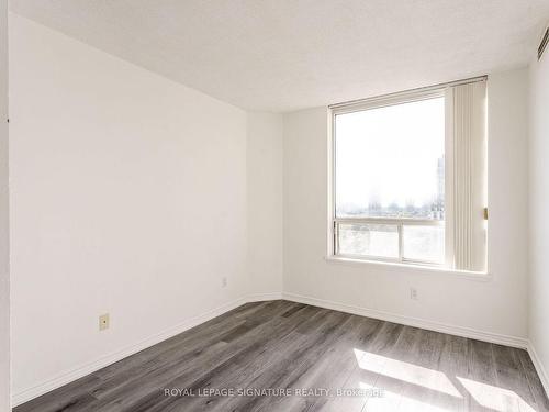 1707-35 Empress Ave, Toronto, ON - Indoor Photo Showing Other Room