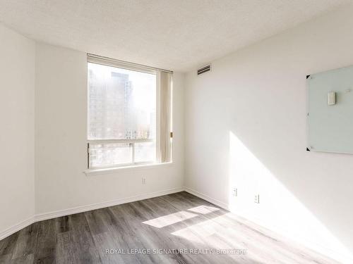 1707-35 Empress Ave, Toronto, ON - Indoor Photo Showing Other Room