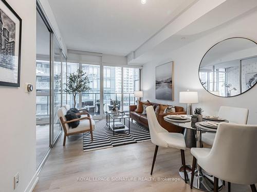 508-90 Queens Wharf Rd, Toronto, ON - Indoor Photo Showing Dining Room