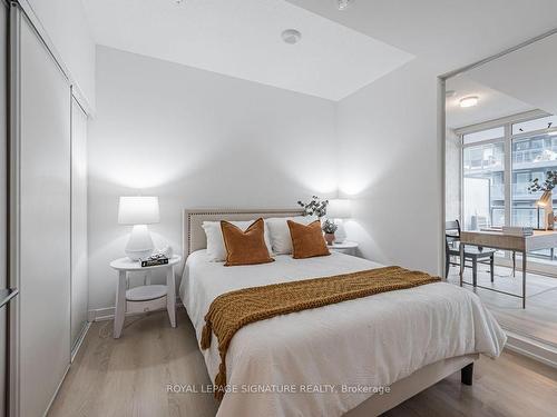 508-90 Queens Wharf Rd, Toronto, ON - Indoor Photo Showing Bedroom