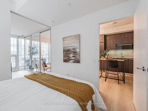 508-90 Queens Wharf Rd, Toronto, ON - Indoor Photo Showing Bedroom