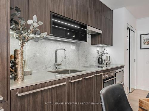 508-90 Queens Wharf Rd, Toronto, ON - Indoor Photo Showing Kitchen With Upgraded Kitchen