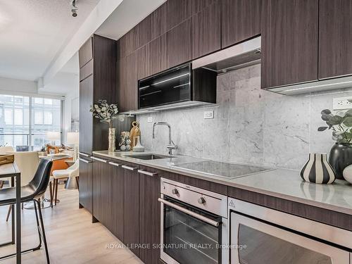 508-90 Queens Wharf Rd, Toronto, ON - Indoor Photo Showing Kitchen With Upgraded Kitchen