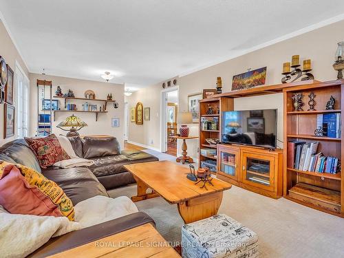 6 Creekwood Dr, Toronto, ON - Indoor Photo Showing Living Room