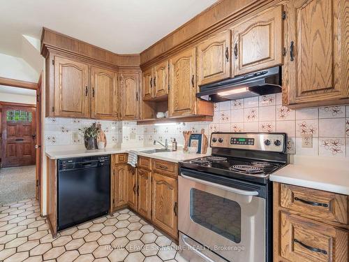 24 Chilton Rd, Toronto, ON - Indoor Photo Showing Kitchen