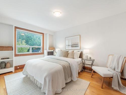 24 Chilton Rd, Toronto, ON - Indoor Photo Showing Bedroom