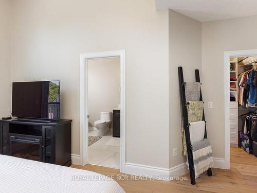 906 Creekfront Way, Newmarket, ON - Indoor Photo Showing Bedroom