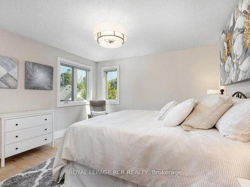 906 Creekfront Way, Newmarket, ON - Indoor Photo Showing Bedroom