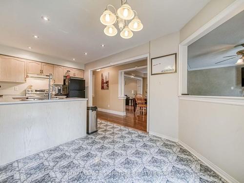 3206 Forrestdale Circle, Mississauga, ON - Indoor Photo Showing Kitchen