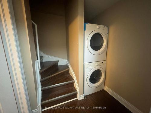 427 Comiskey Cres, Mississauga, ON - Indoor Photo Showing Laundry Room