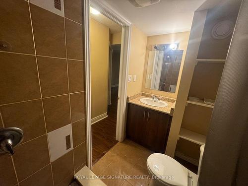 427 Comiskey Cres, Mississauga, ON - Indoor Photo Showing Bathroom