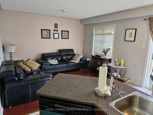 46 Stirrup Crt, Brampton, ON - Indoor Photo Showing Living Room