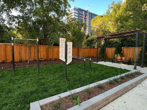 10-4035 Hickory Dr, Mississauga, ON - Outdoor With Backyard