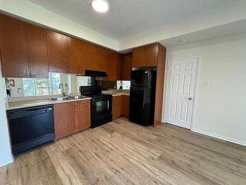 23-5035 Oscar Peterson Blvd, Mississauga, ON - Indoor Photo Showing Kitchen With Double Sink