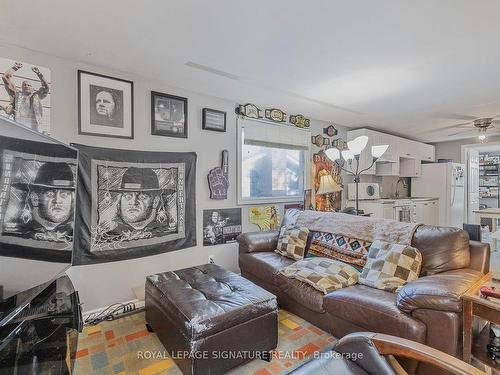 293 Matchedash St N, Orillia, ON - Indoor Photo Showing Living Room