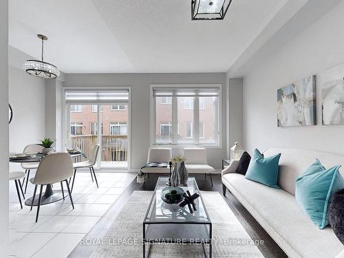 14 Rockman Cres, Brampton, ON - Indoor Photo Showing Living Room