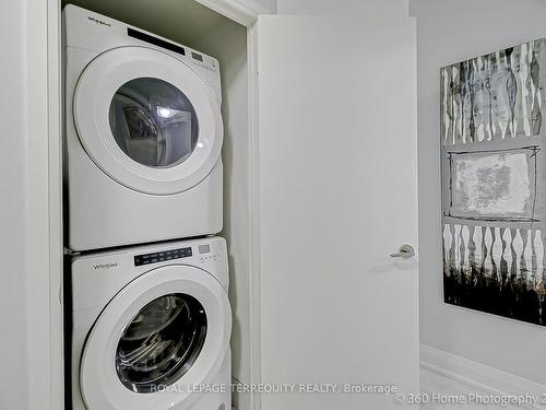 910-1461 Lawrence Ave, Toronto, ON - Indoor Photo Showing Laundry Room