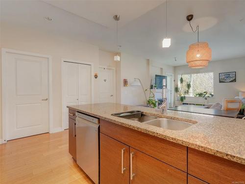 202-4394 West Saanich Rd, Saanich, BC - Indoor Photo Showing Kitchen With Double Sink