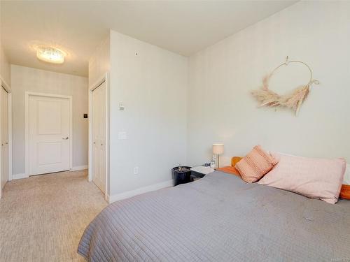 202-4394 West Saanich Rd, Saanich, BC - Indoor Photo Showing Bedroom