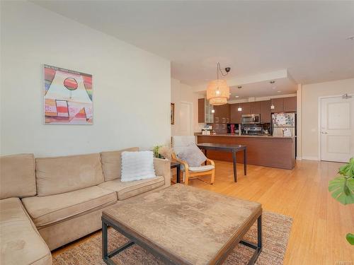 202-4394 West Saanich Rd, Saanich, BC - Indoor Photo Showing Living Room