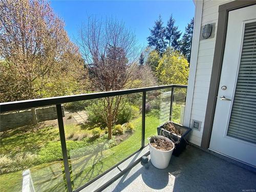 202-4394 West Saanich Rd, Saanich, BC - Outdoor