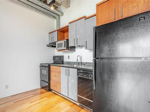 512-1061 Fort St, Victoria, BC - Indoor Photo Showing Kitchen