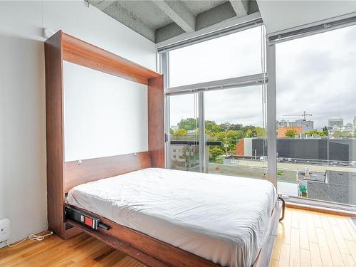 512-1061 Fort St, Victoria, BC - Indoor Photo Showing Bedroom