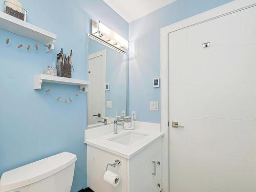 303-280 Island Hwy, View Royal, BC - Indoor Photo Showing Bathroom