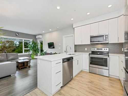 303-280 Island Hwy, View Royal, BC - Indoor Photo Showing Kitchen With Upgraded Kitchen