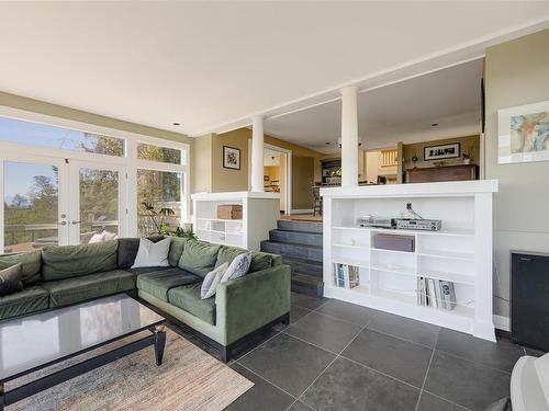 4699 Kerryview Dr, Saanich, BC 