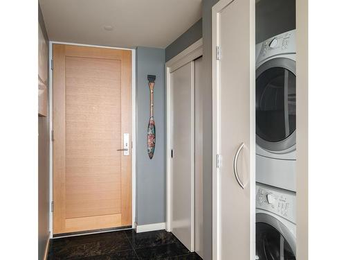 1406-707 Courtney St, Victoria, BC - Indoor Photo Showing Laundry Room