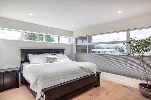 998 Guisachan Road, Kelowna, BC - Indoor Photo Showing Bedroom