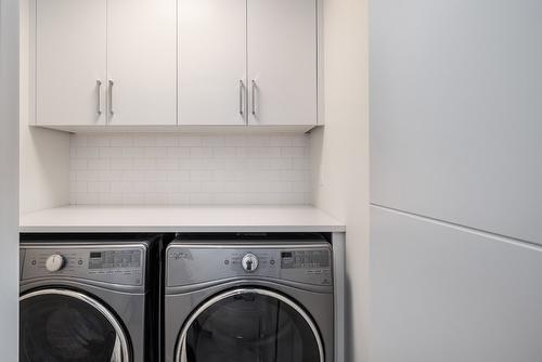 998 Guisachan Road, Kelowna, BC - Indoor Photo Showing Laundry Room