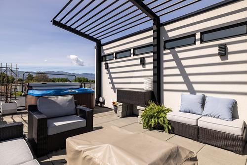 998 Guisachan Road, Kelowna, BC - Outdoor With Deck Patio Veranda