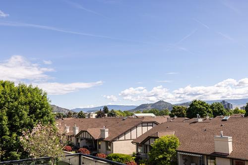 998 Guisachan Road, Kelowna, BC - Outdoor With View