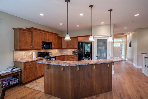 27-3805 Patten Drive, Armstrong, BC - Indoor Photo Showing Kitchen With Upgraded Kitchen