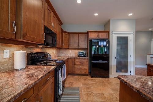 27-3805 Patten Drive, Armstrong, BC - Indoor Photo Showing Kitchen