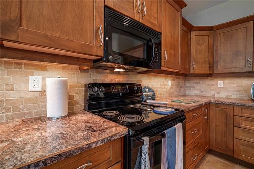 27-3805 Patten Drive, Armstrong, BC - Indoor Photo Showing Kitchen