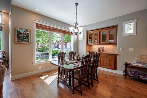 27-3805 Patten Drive, Armstrong, BC - Indoor Photo Showing Dining Room