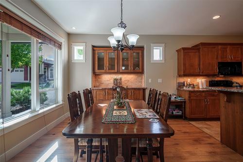 27-3805 Patten Drive, Armstrong, BC - Indoor Photo Showing Dining Room