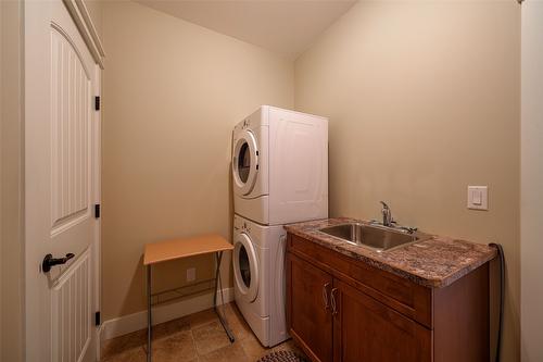 27-3805 Patten Drive, Armstrong, BC - Indoor Photo Showing Laundry Room