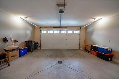 27-3805 Patten Drive, Armstrong, BC - Indoor Photo Showing Garage