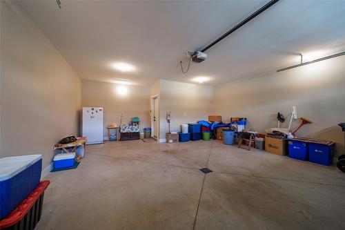 27-3805 Patten Drive, Armstrong, BC - Indoor Photo Showing Garage