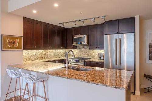 1408-75 Martin Street, Penticton, BC - Indoor Photo Showing Kitchen With Double Sink With Upgraded Kitchen