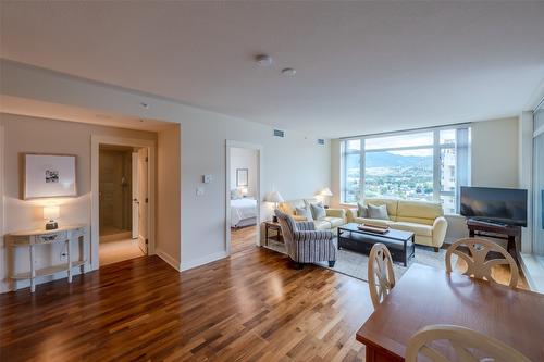 1408-75 Martin Street, Penticton, BC - Indoor Photo Showing Living Room