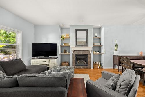 25-380 Providence Avenue, Kelowna, BC - Indoor Photo Showing Living Room With Fireplace